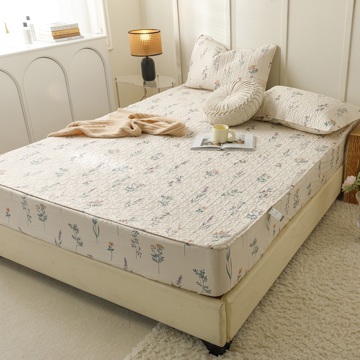 91家纺网 家纺一手货源 找家纺 忘忧草 2025新款清新简约全棉印花夹棉床笠 四季予你