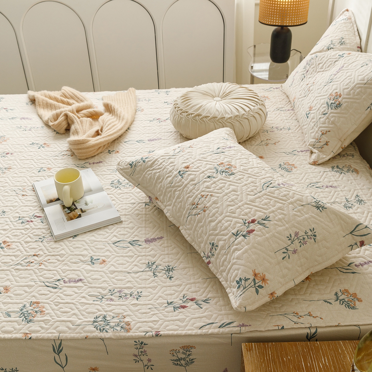 91家纺网 家纺一手货源 找家纺 忘忧草 2025新款清新简约全棉印花夹棉床笠 四季予你