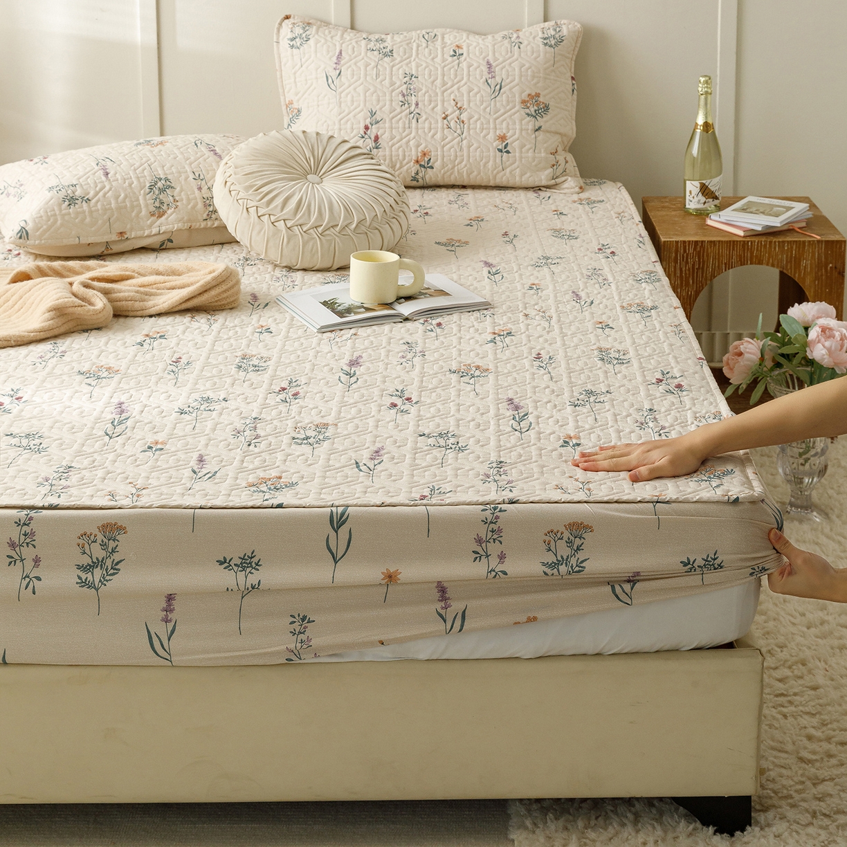 91家纺网 家纺一手货源 找家纺 忘忧草 2025新款清新简约全棉印花夹棉床笠 四季予你