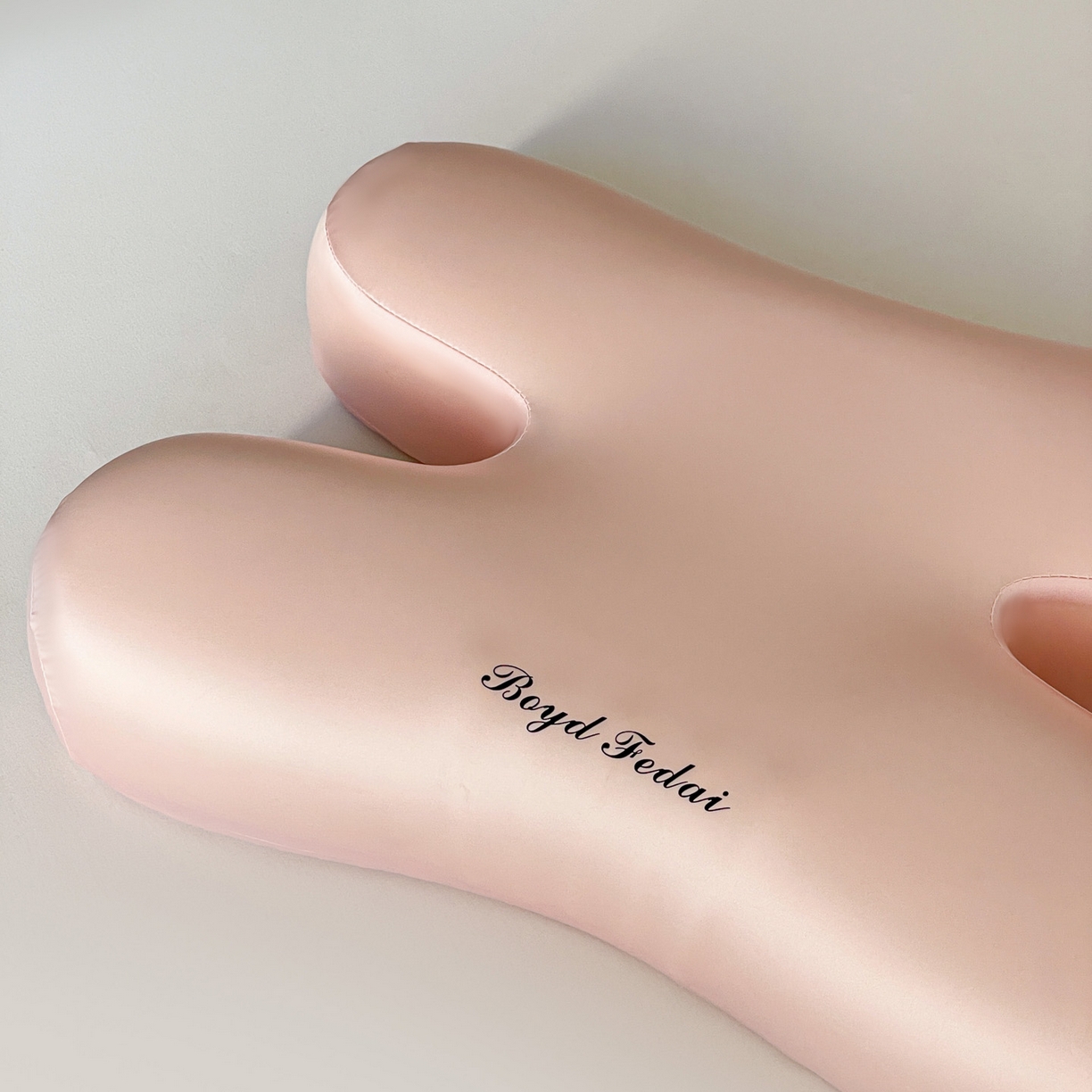 91家纺网 家纺一手货源 找家纺 麦哆乐 2026新款纯色关节记忆枕H枕 粉色