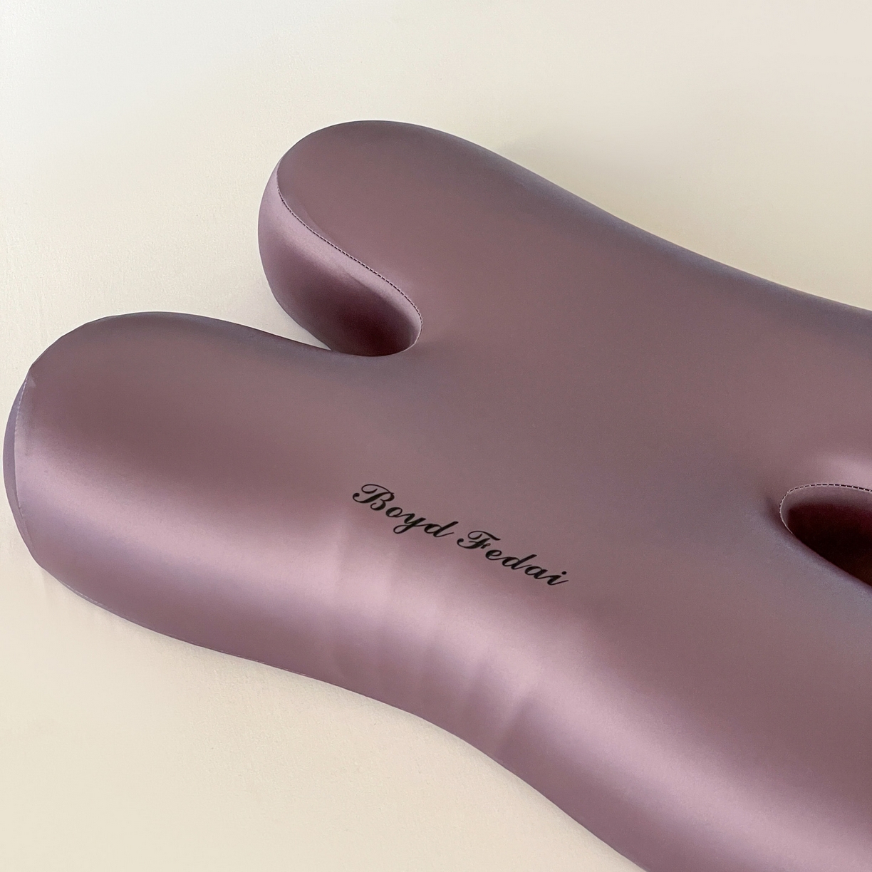 91家纺网 家纺一手货源 找家纺 麦哆乐 2026新款纯色关节记忆枕H枕 紫色