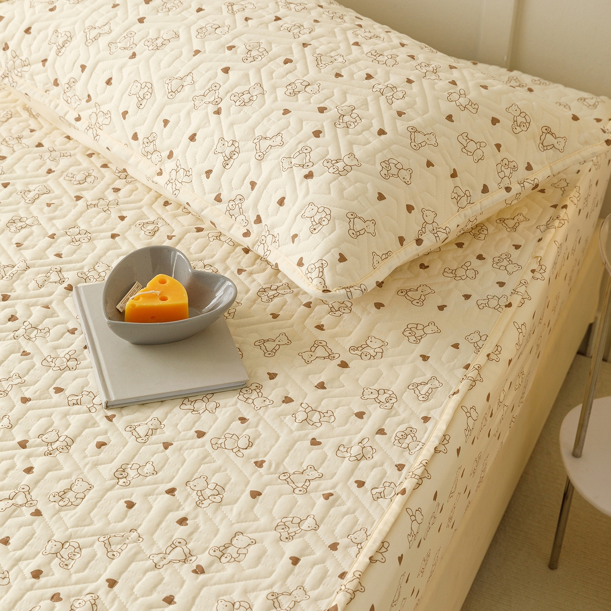 91家纺网 家纺一手货源 找家纺 忘忧草 2025新款清新简约全棉印花夹棉床笠 贝贝熊