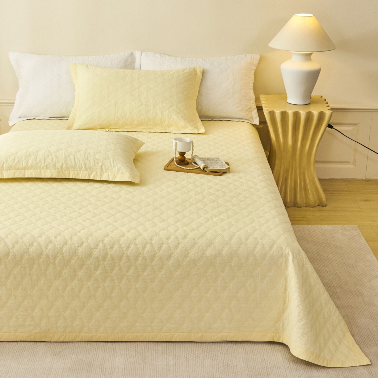 91家纺网 家纺一手货源 找家纺 （总）莎果家纺 2025新款双面60支纯棉细纱菱形格刺绣床盖