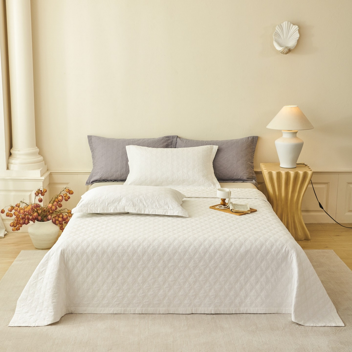 91家纺网 家纺一手货源 找家纺 莎果家纺 2025新款双面60支纯棉细纱菱形格刺绣床盖 菱形白