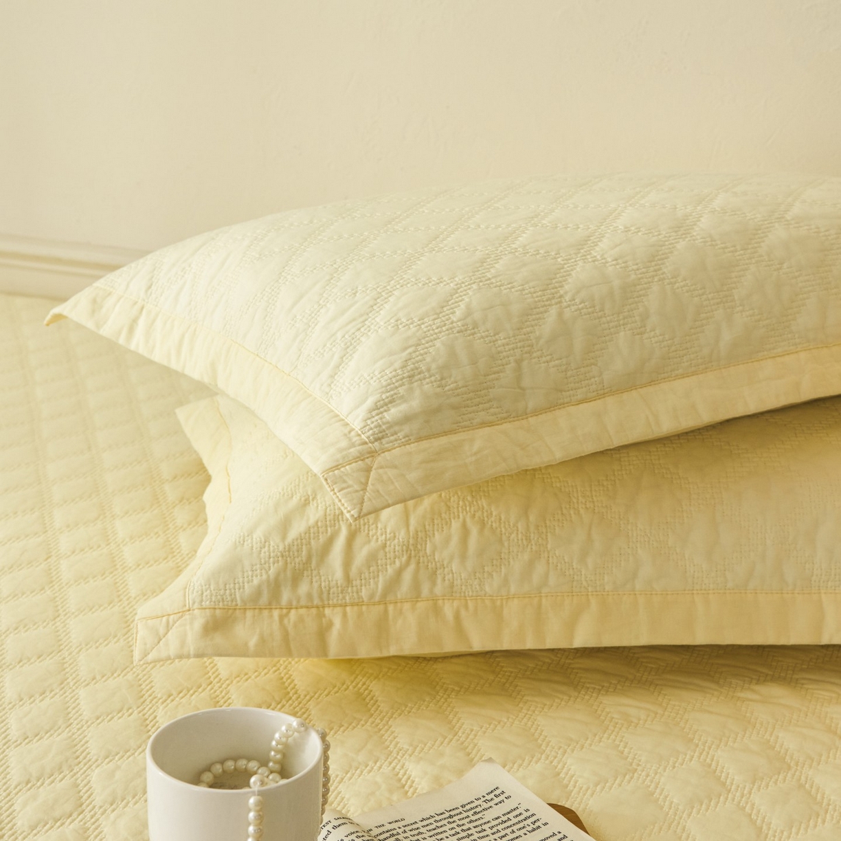 91家纺网 家纺一手货源 找家纺 莎果家纺 2025新款双面60支纯棉细纱菱形格刺绣床盖 菱形黄