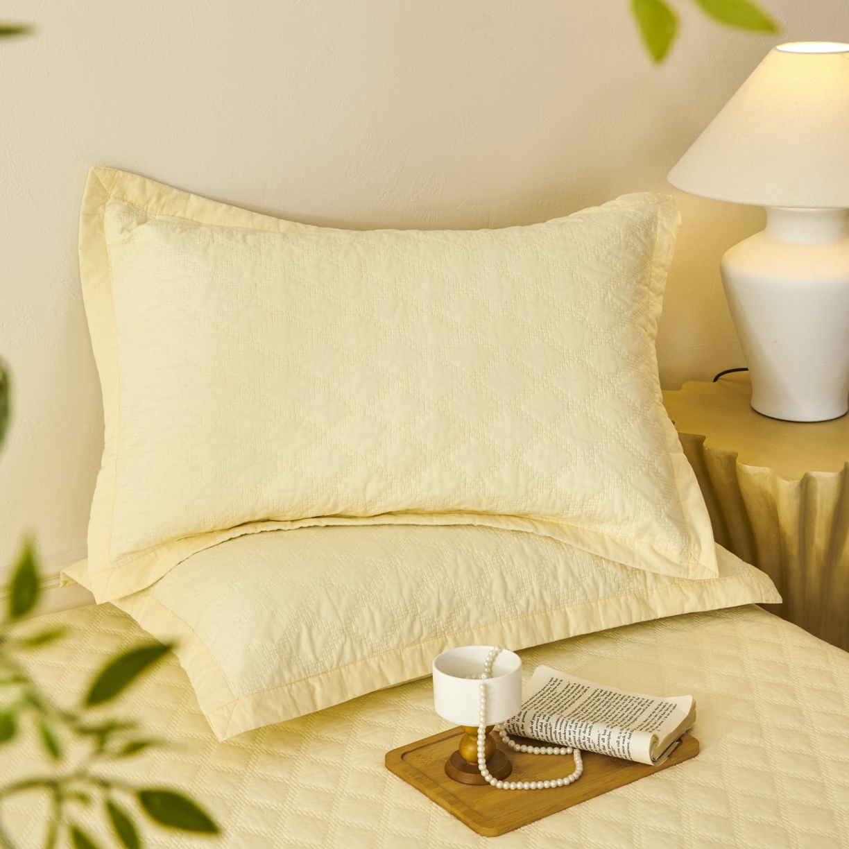 91家纺网 家纺一手货源 找家纺 莎果家纺 2025新款双面60支纯棉细纱菱形格刺绣床盖 菱形黄