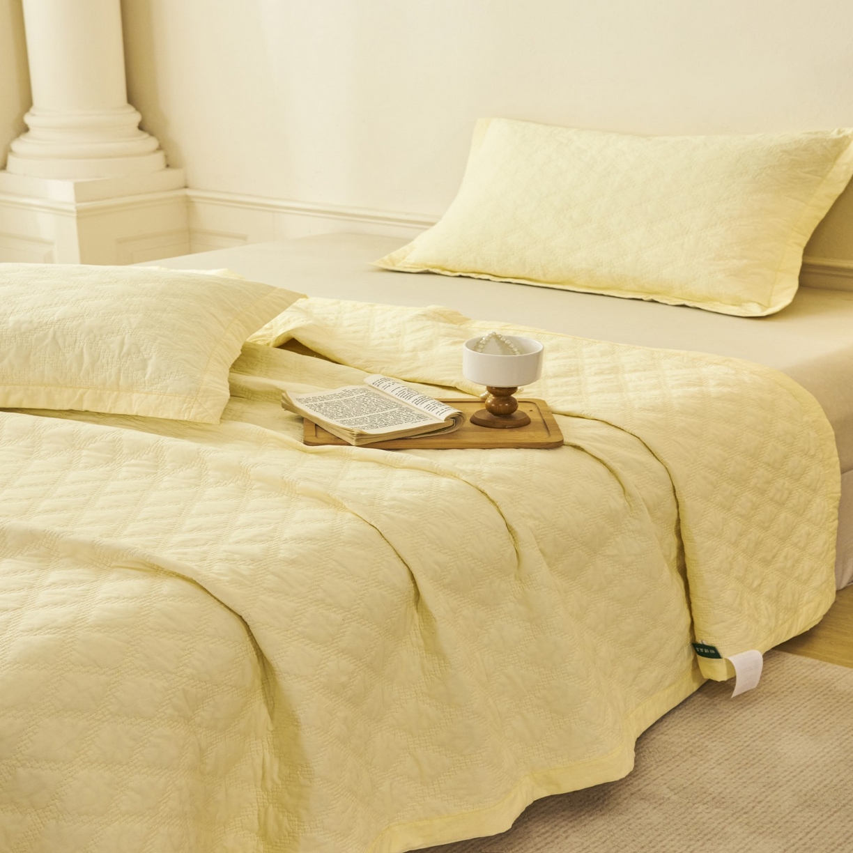 91家纺网 家纺一手货源 找家纺 莎果家纺 2025新款双面60支纯棉细纱菱形格刺绣床盖 菱形黄