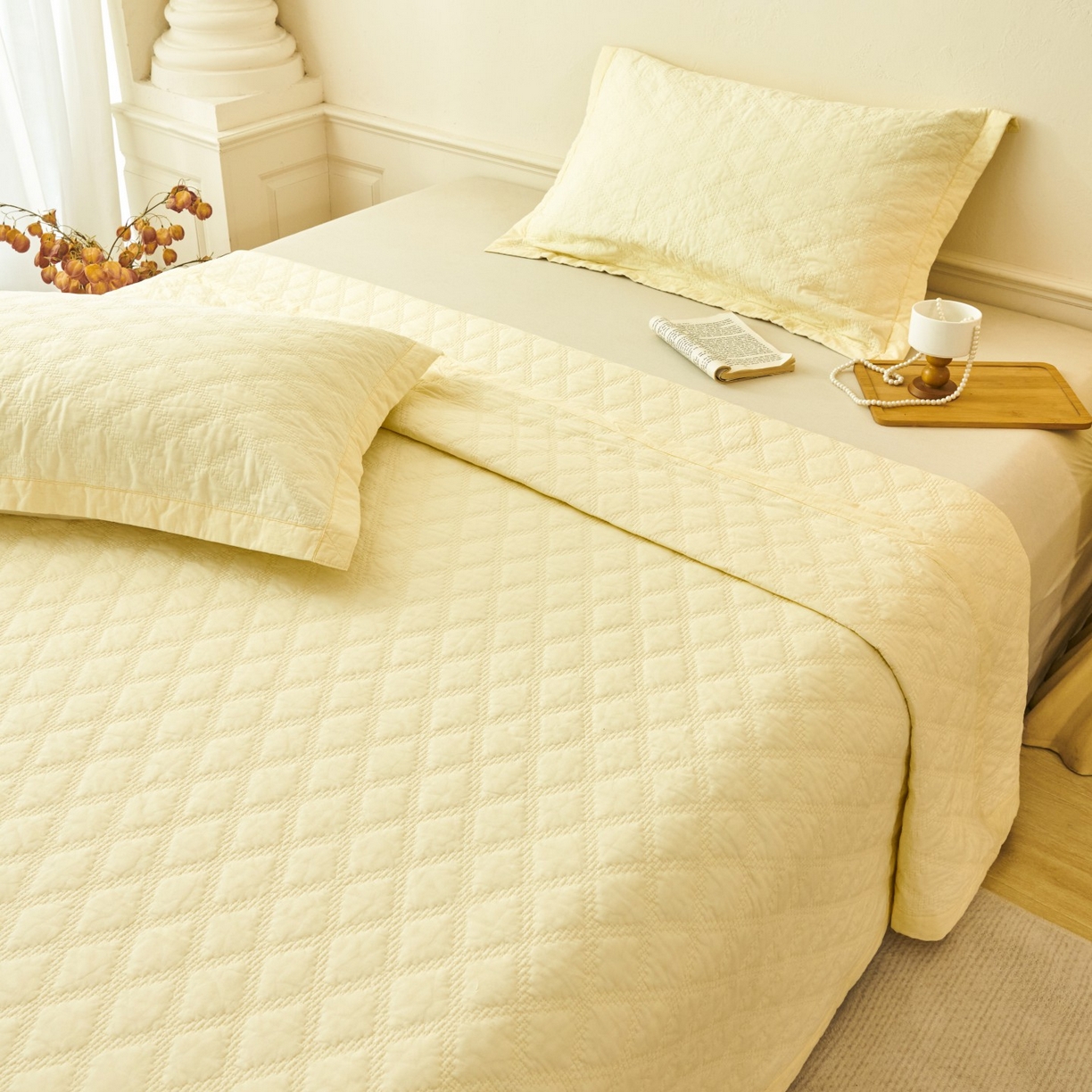 91家纺网 家纺一手货源 找家纺 莎果家纺 2025新款双面60支纯棉细纱菱形格刺绣床盖 菱形黄