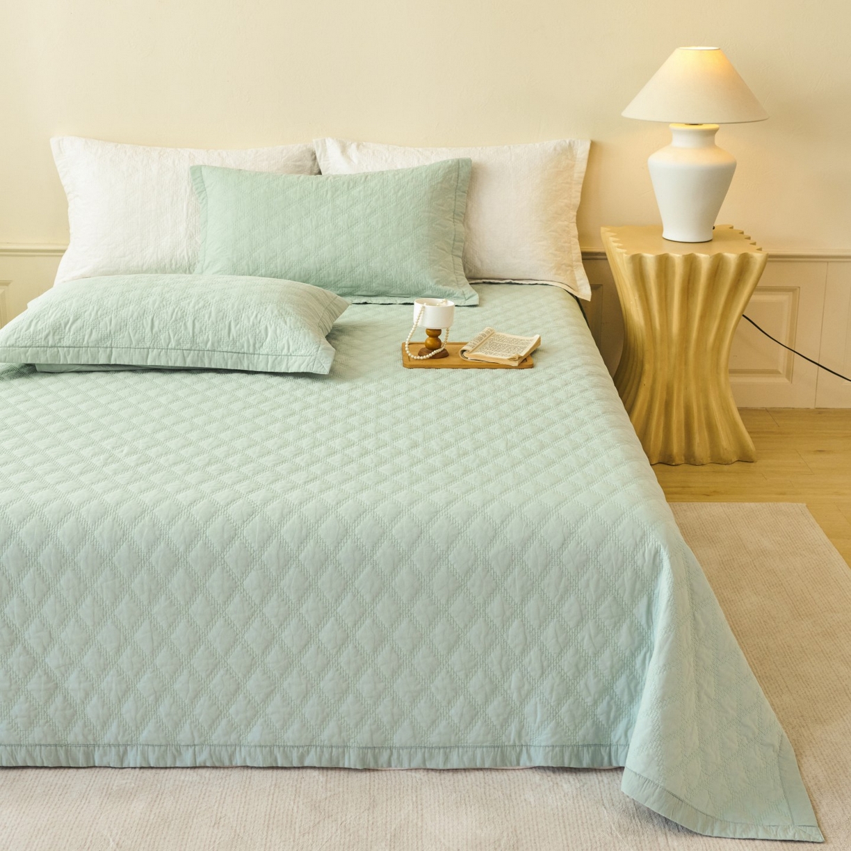 莎果家纺 2025新款双面60支纯棉细纱菱形格刺绣床盖 菱形浅绿