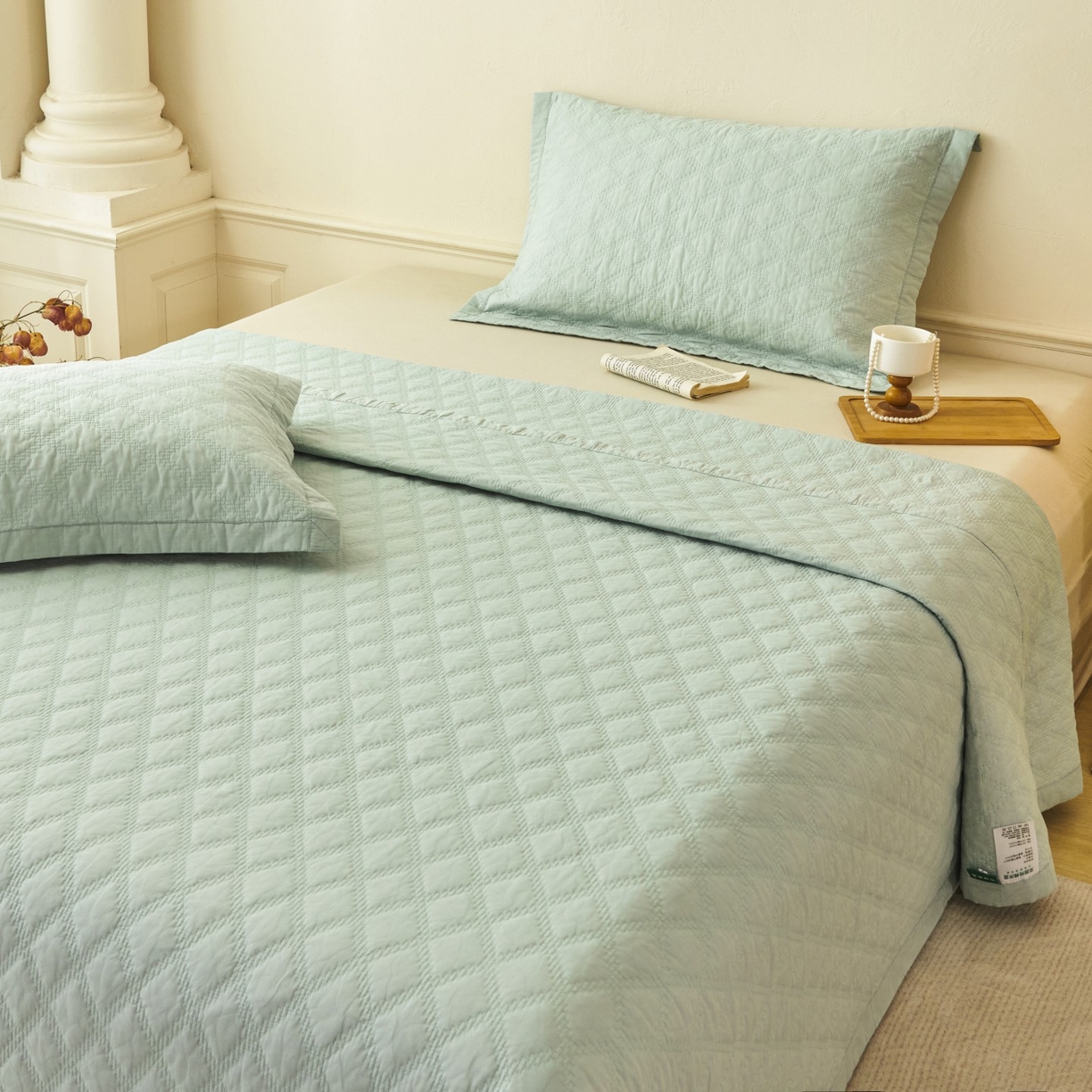 91家纺网 家纺一手货源 找家纺 莎果家纺 2025新款双面60支纯棉细纱菱形格刺绣床盖 菱形浅绿