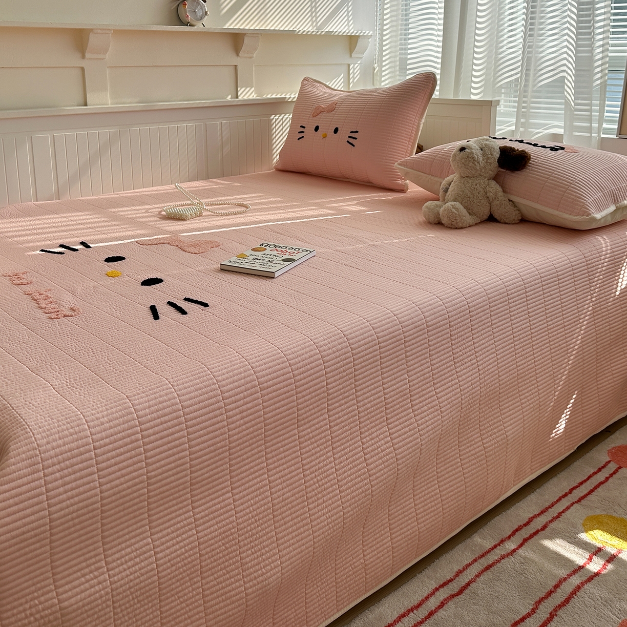 91家纺网 家纺一手货源 找家纺 繁花家居 2025新款云朵棉软到心坎可爱毛巾绣床盖，不跑床的加厚床单 喵喵-奶粉