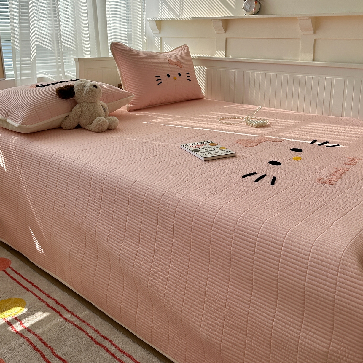 91家纺网 家纺一手货源 找家纺 繁花家居 2025新款云朵棉软到心坎可爱毛巾绣床盖，不跑床的加厚床单 喵喵-奶粉