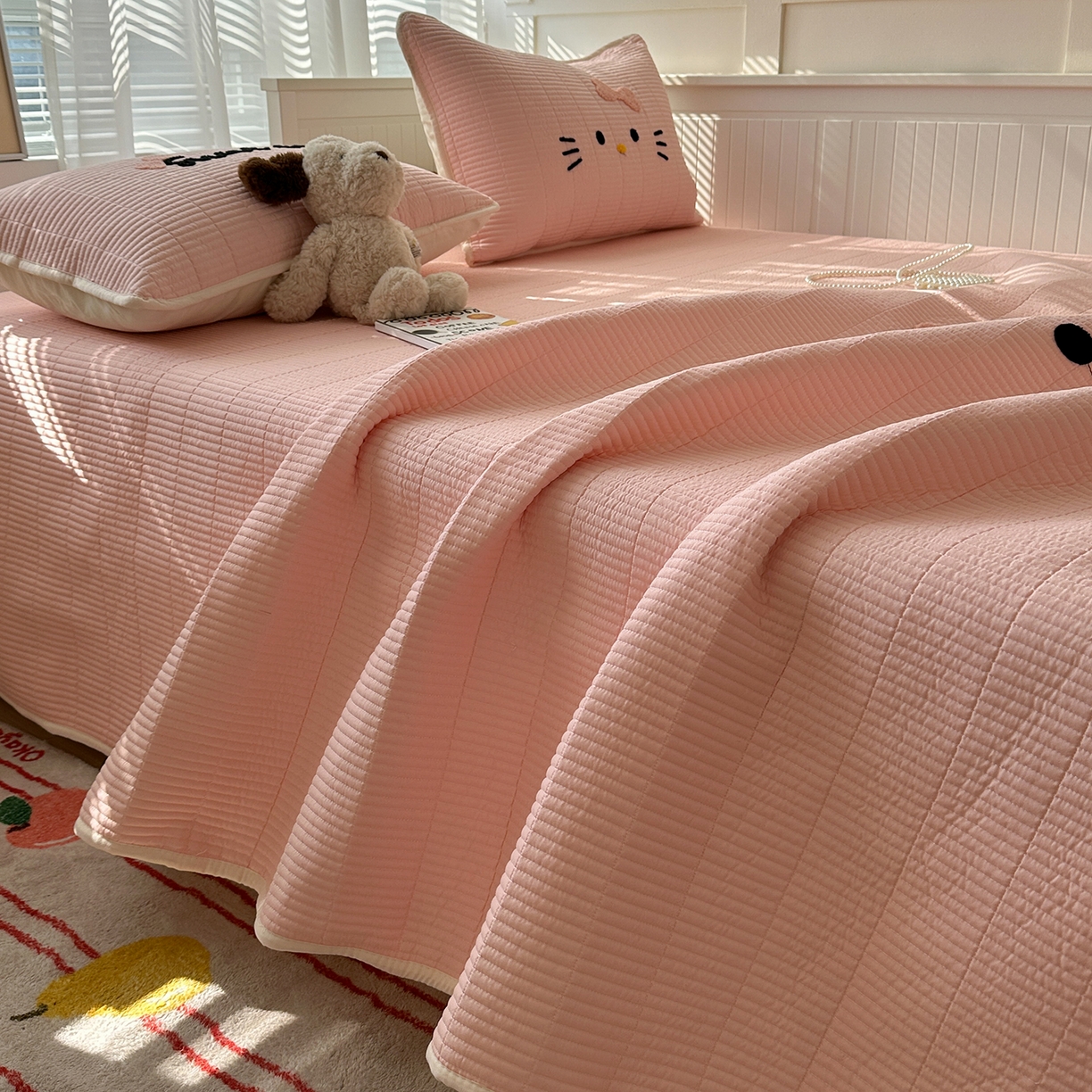 91家纺网 家纺一手货源 找家纺 繁花家居 2025新款云朵棉软到心坎可爱毛巾绣床盖，不跑床的加厚床单 喵喵-奶粉