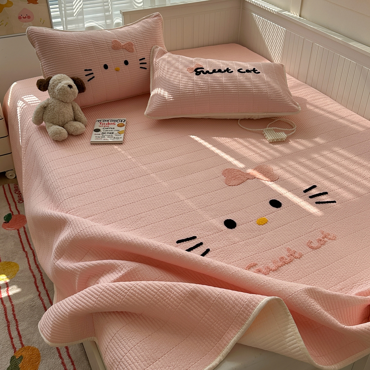 91家纺网 家纺一手货源 找家纺 繁花家居 2025新款云朵棉软到心坎可爱毛巾绣床盖，不跑床的加厚床单 喵喵-奶粉