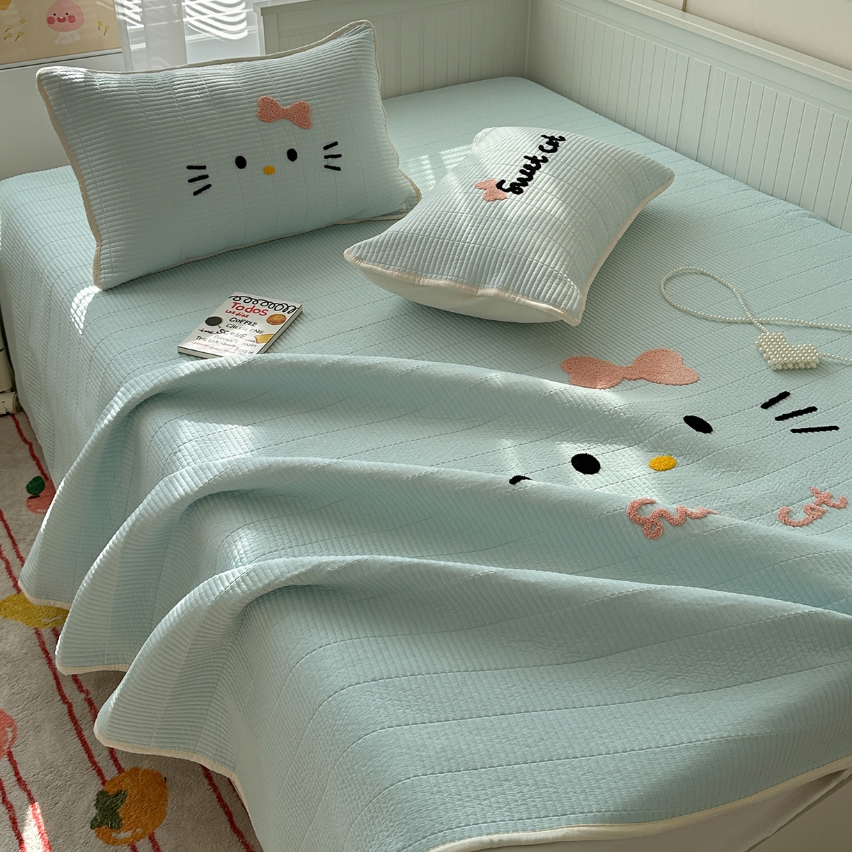 91家纺网 家纺一手货源 找家纺 繁花家居 2025新款云朵棉软到心坎可爱毛巾绣床盖，不跑床的加厚床单 喵喵-奶蓝