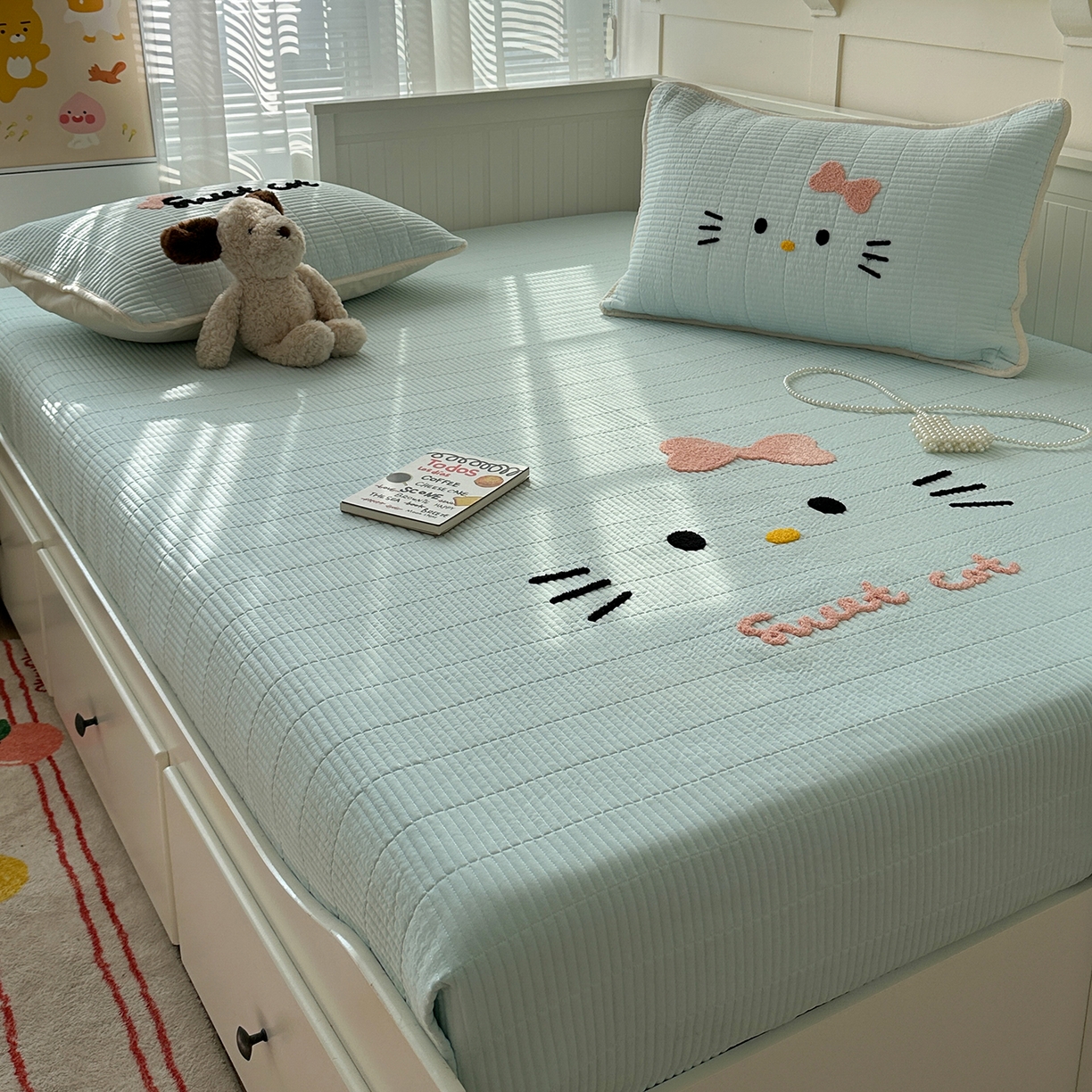 91家纺网 家纺一手货源 找家纺 繁花家居 2025新款云朵棉软到心坎可爱毛巾绣床盖，不跑床的加厚床单 喵喵-奶蓝