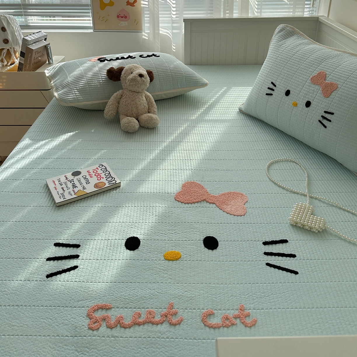 91家纺网 家纺一手货源 找家纺 繁花家居 2025新款云朵棉软到心坎可爱毛巾绣床盖，不跑床的加厚床单 喵喵-奶蓝