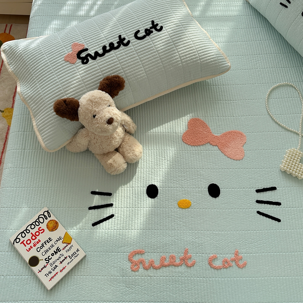 91家纺网 家纺一手货源 找家纺 繁花家居 2025新款云朵棉软到心坎可爱毛巾绣床盖，不跑床的加厚床单 喵喵-奶蓝