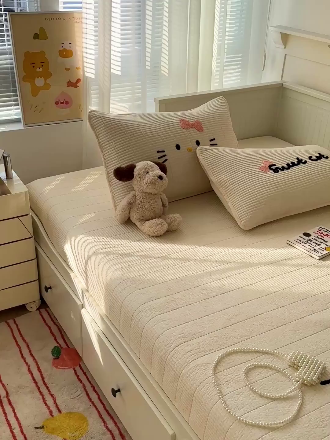 91家纺网 家纺一手货源 找家纺 繁花家居 2025新款云朵棉软到心坎可爱毛巾绣床盖，不跑床的加厚床单 喵喵-奶白