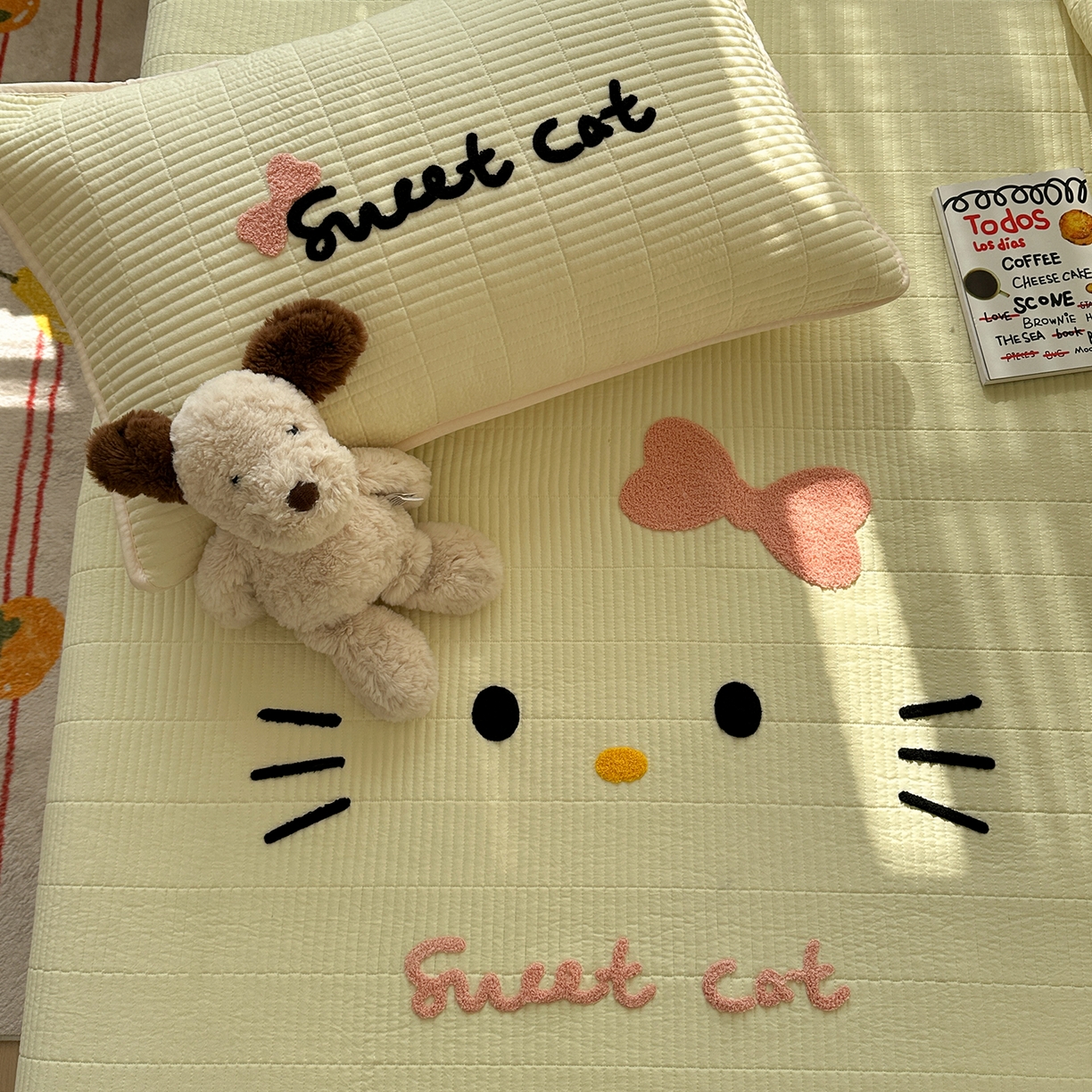 91家纺网 家纺一手货源 找家纺 繁花家居 2025新款云朵棉软到心坎可爱毛巾绣床盖，不跑床的加厚床单 喵喵-奶黄