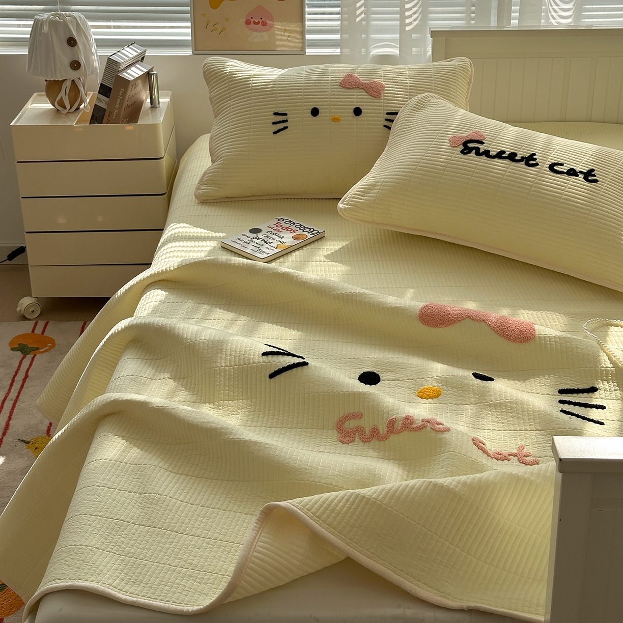 繁花家居 2025新款云朵棉软到心坎可爱毛巾绣床盖，不跑床的加厚床单 喵喵-奶黄