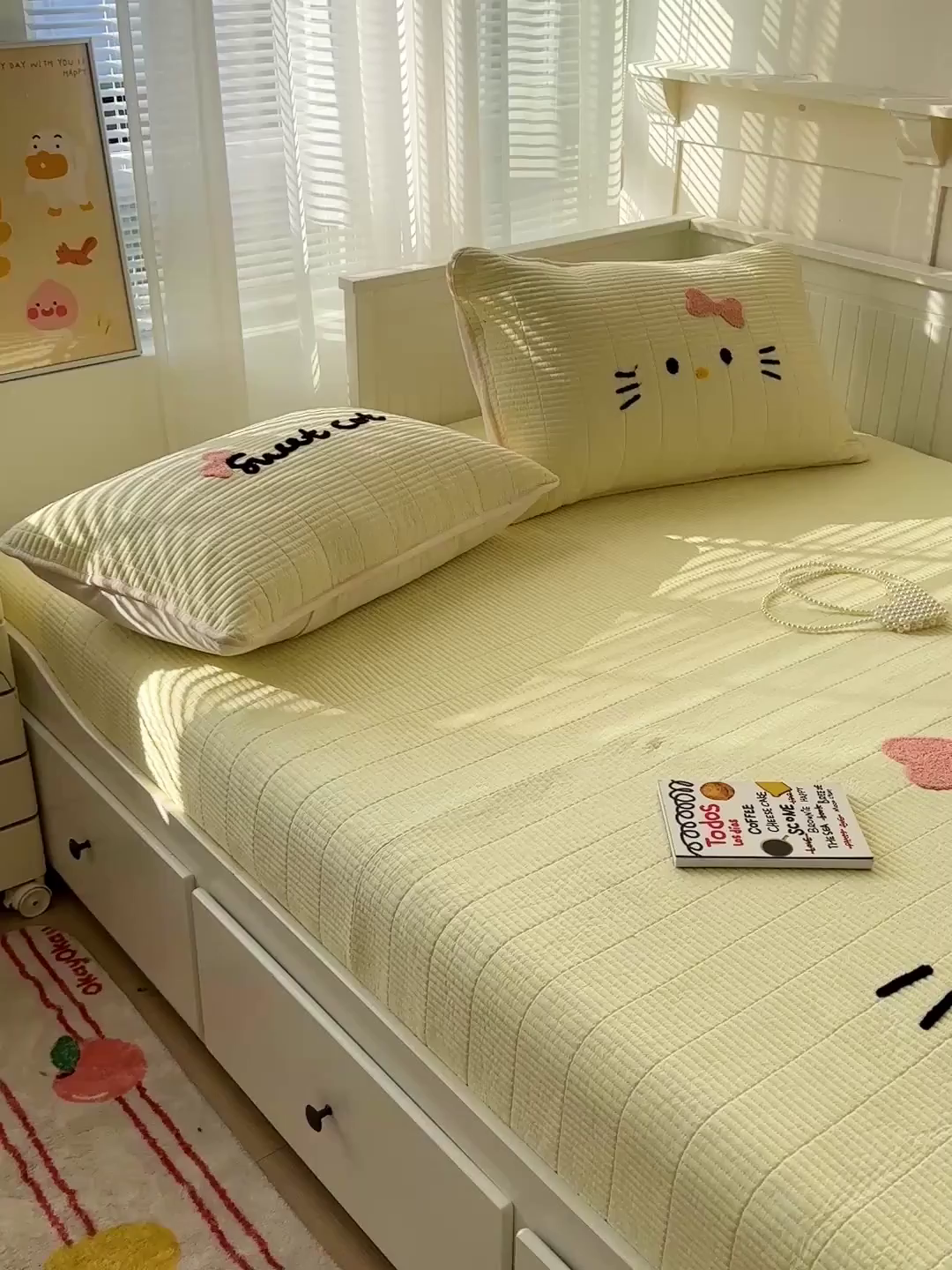 91家纺网 家纺一手货源 找家纺 繁花家居 2025新款云朵棉软到心坎可爱毛巾绣床盖，不跑床的加厚床单 喵喵-奶黄