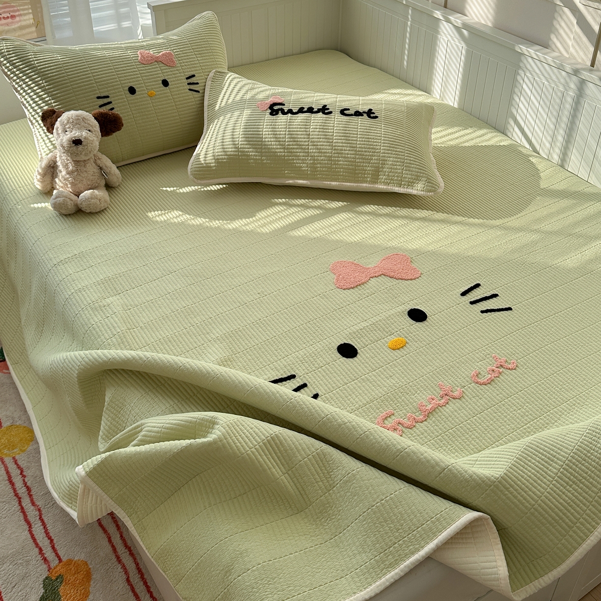 91家纺网 家纺一手货源 找家纺 繁花家居 2025新款云朵棉软到心坎可爱毛巾绣床盖，不跑床的加厚床单 喵喵-奶绿