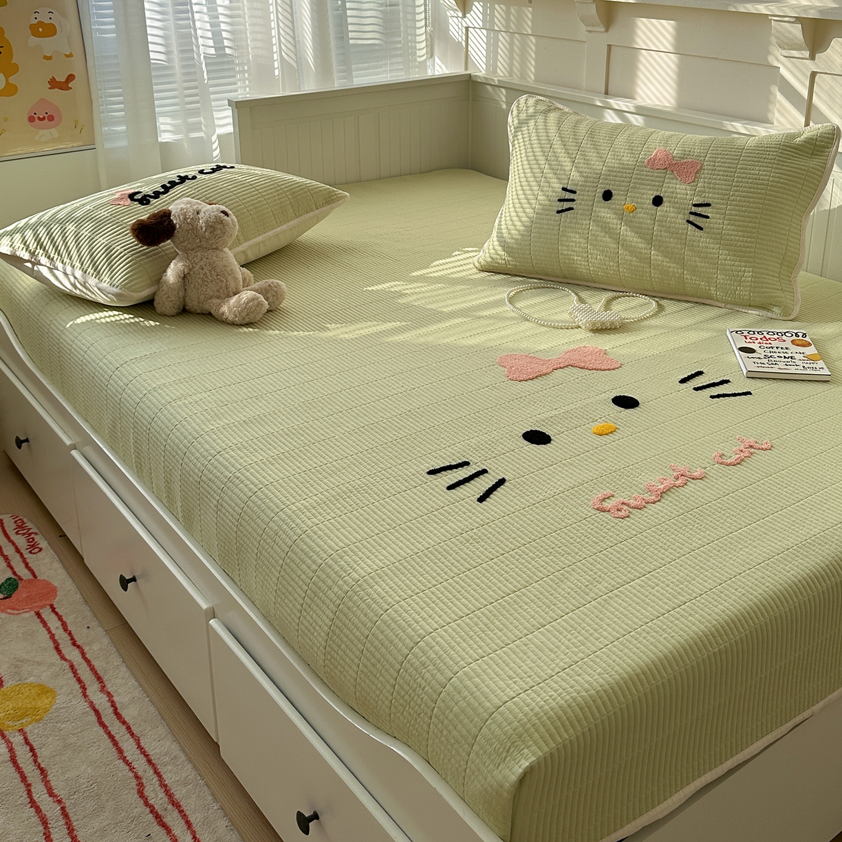 91家纺网 家纺一手货源 找家纺 繁花家居 2025新款云朵棉软到心坎可爱毛巾绣床盖，不跑床的加厚床单 喵喵-奶绿