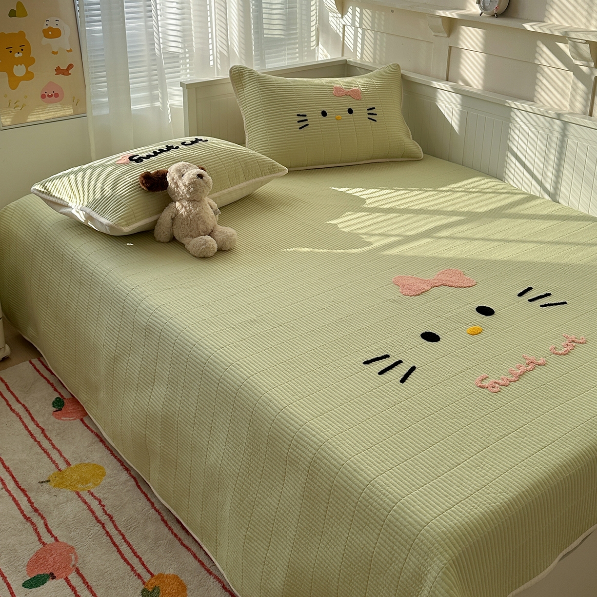 91家纺网 家纺一手货源 找家纺 繁花家居 2025新款云朵棉软到心坎可爱毛巾绣床盖，不跑床的加厚床单 喵喵-奶绿