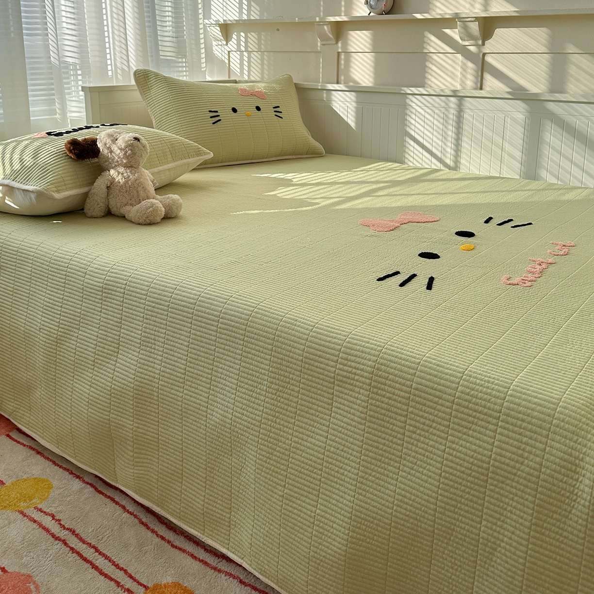 91家纺网 家纺一手货源 找家纺 繁花家居 2025新款云朵棉软到心坎可爱毛巾绣床盖，不跑床的加厚床单 喵喵-奶绿