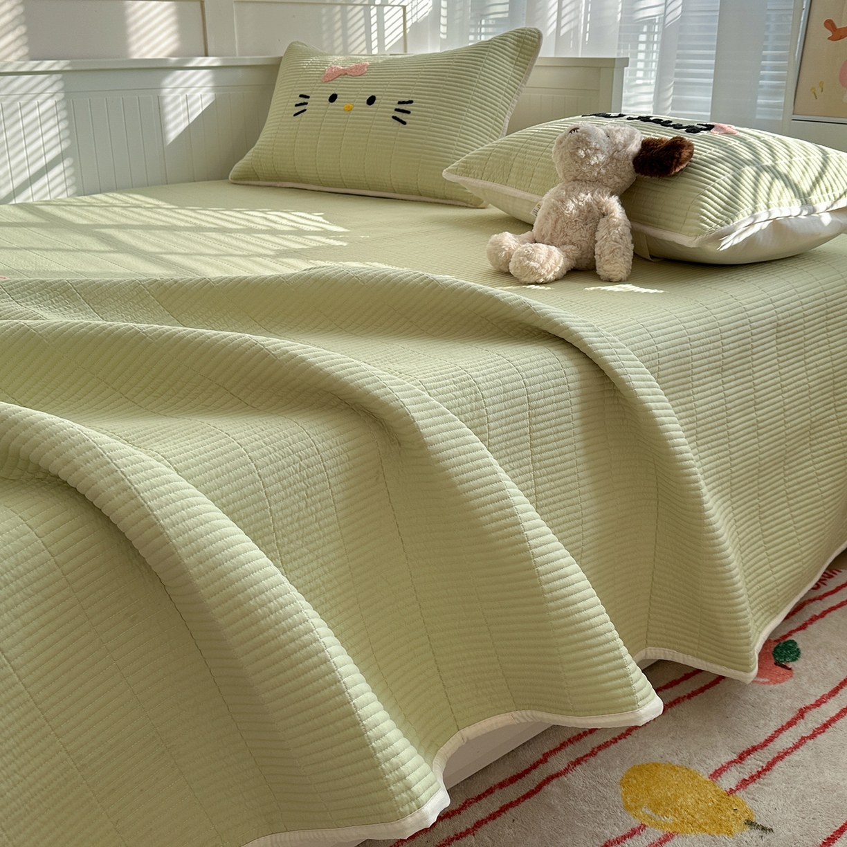 91家纺网 家纺一手货源 找家纺 繁花家居 2025新款云朵棉软到心坎可爱毛巾绣床盖，不跑床的加厚床单 喵喵-奶绿