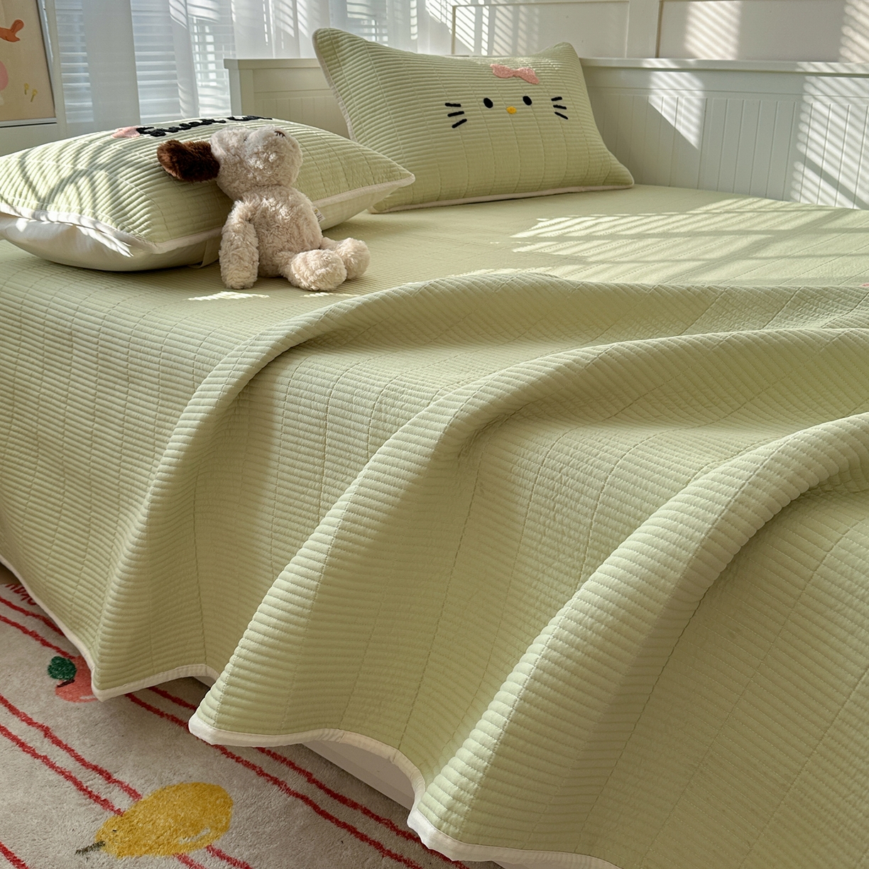 91家纺网 家纺一手货源 找家纺 繁花家居 2025新款云朵棉软到心坎可爱毛巾绣床盖，不跑床的加厚床单 喵喵-奶绿