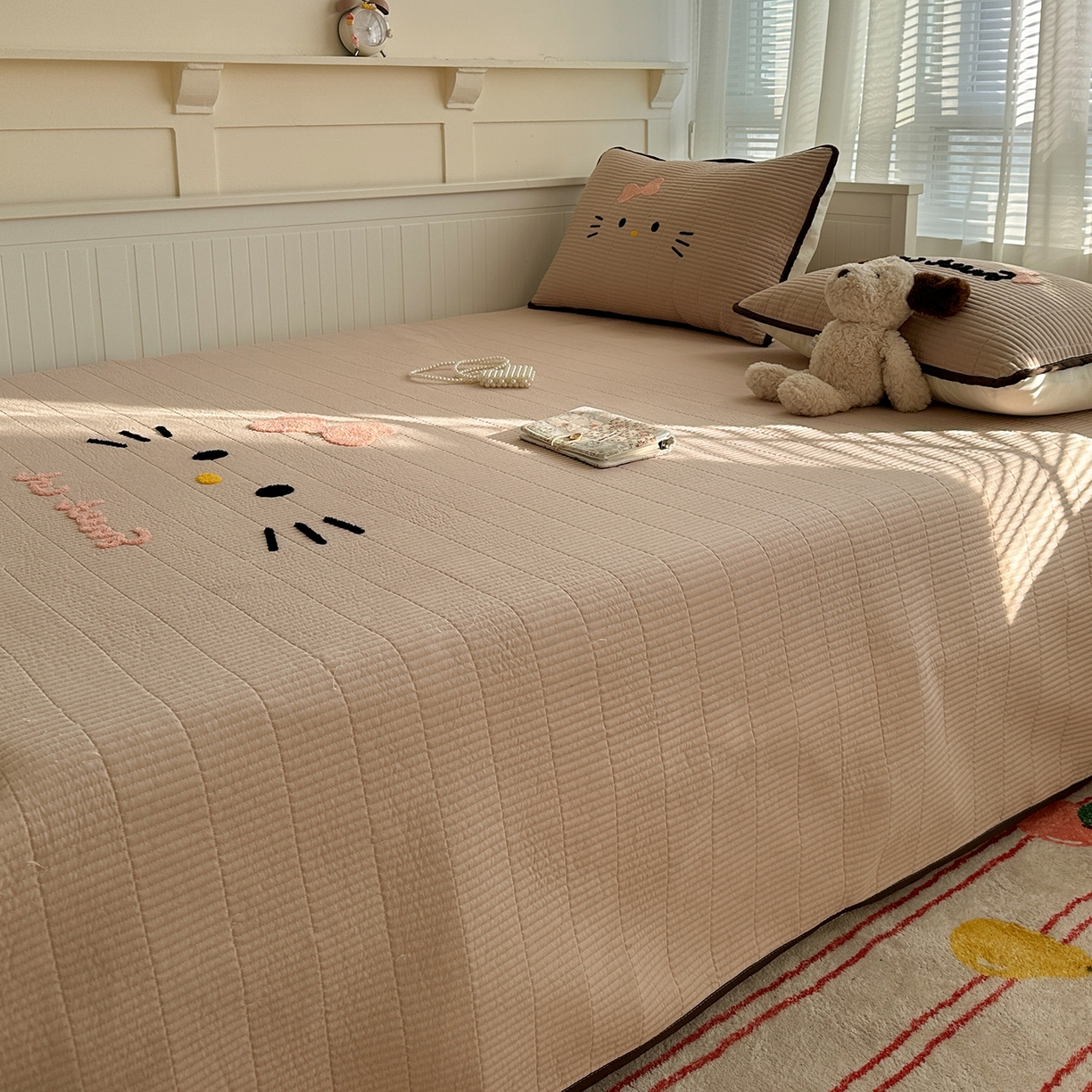 91家纺网 家纺一手货源 找家纺 （总）繁花家居 2025新款云朵棉软到心坎可爱毛巾绣床盖，不跑床的加厚床单