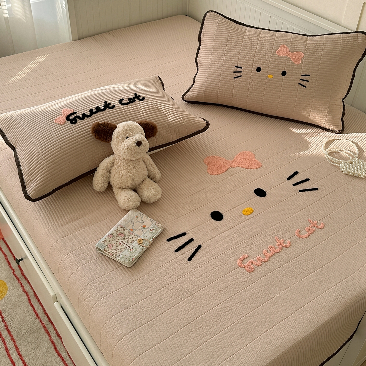 91家纺网 家纺一手货源 找家纺 （总）繁花家居 2025新款云朵棉软到心坎可爱毛巾绣床盖，不跑床的加厚床单