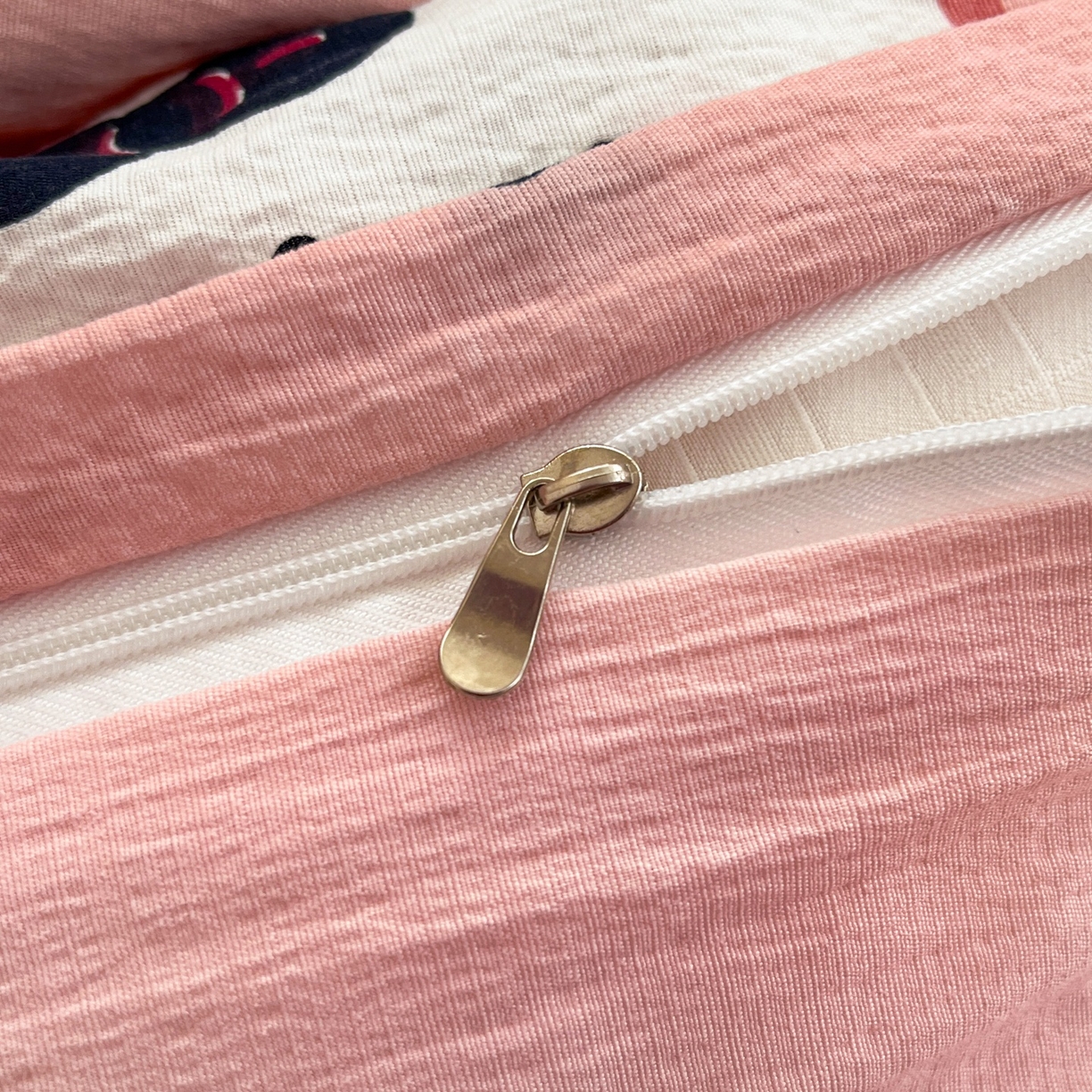 91家纺网 家纺一手货源 找家纺 玉海棠家纺 2025新款双层皱皱纱四件套 大脸喵