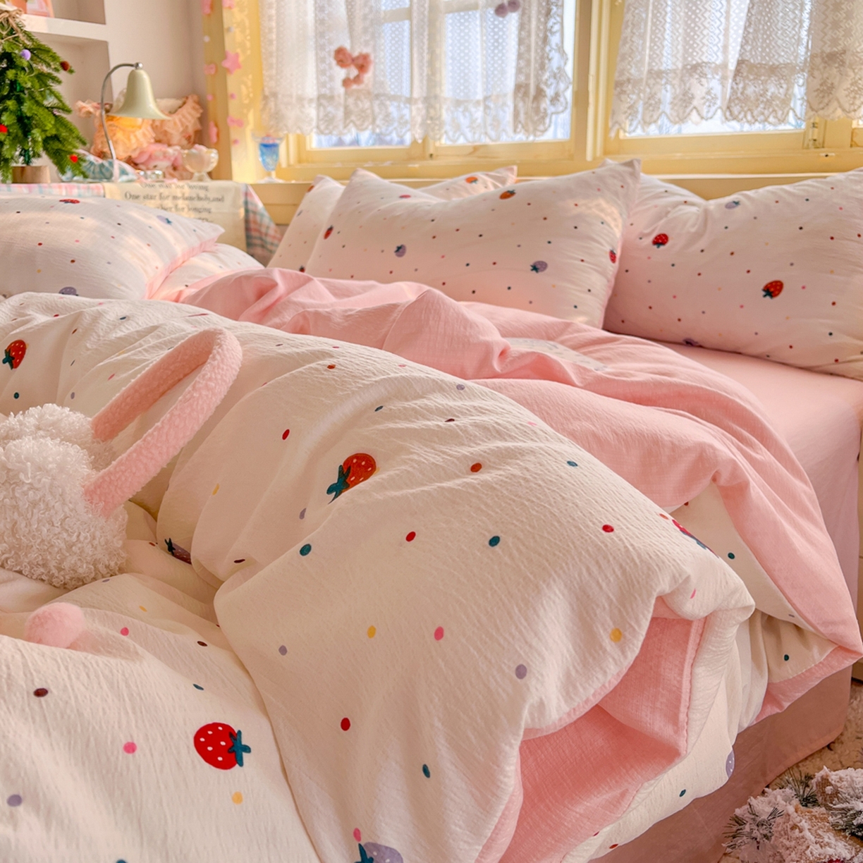 91家纺网 家纺一手货源 找家纺 玉海棠家纺 2025新款双层皱皱纱四件套 点点草莓