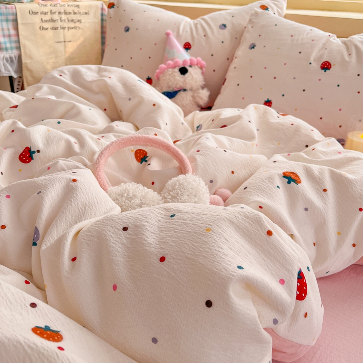 91家纺网 家纺一手货源 找家纺 玉海棠家纺 2025新款双层皱皱纱四件套 点点草莓