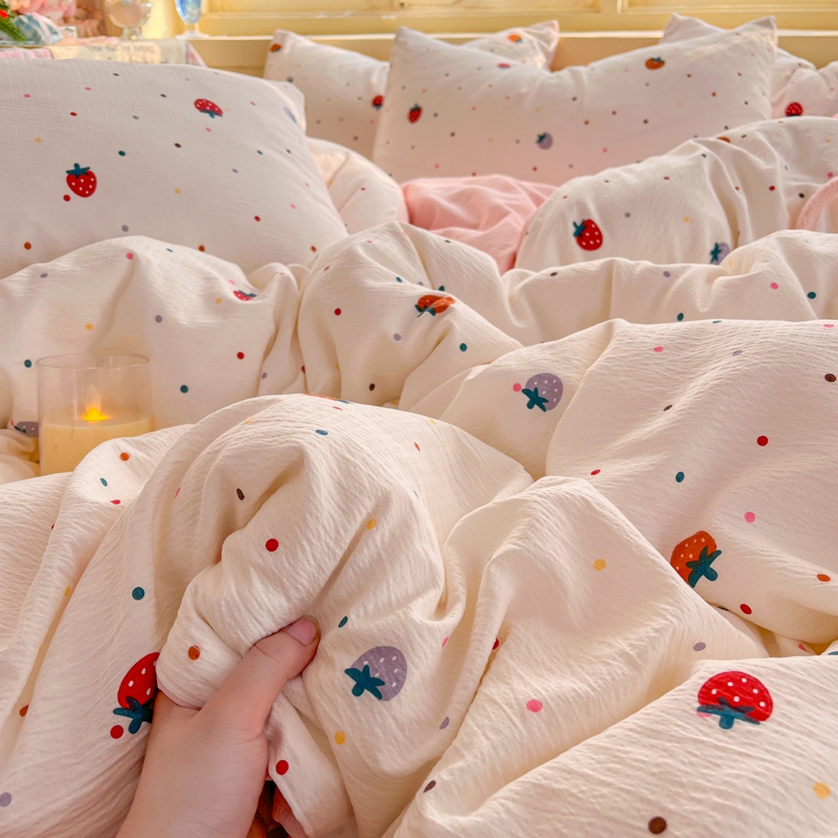 91家纺网 家纺一手货源 找家纺 玉海棠家纺 2025新款双层皱皱纱四件套 点点草莓