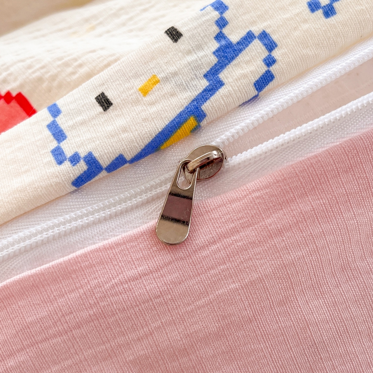 91家纺网 家纺一手货源 找家纺 玉海棠家纺 2025新款双层皱皱纱四件套 像素猫咪