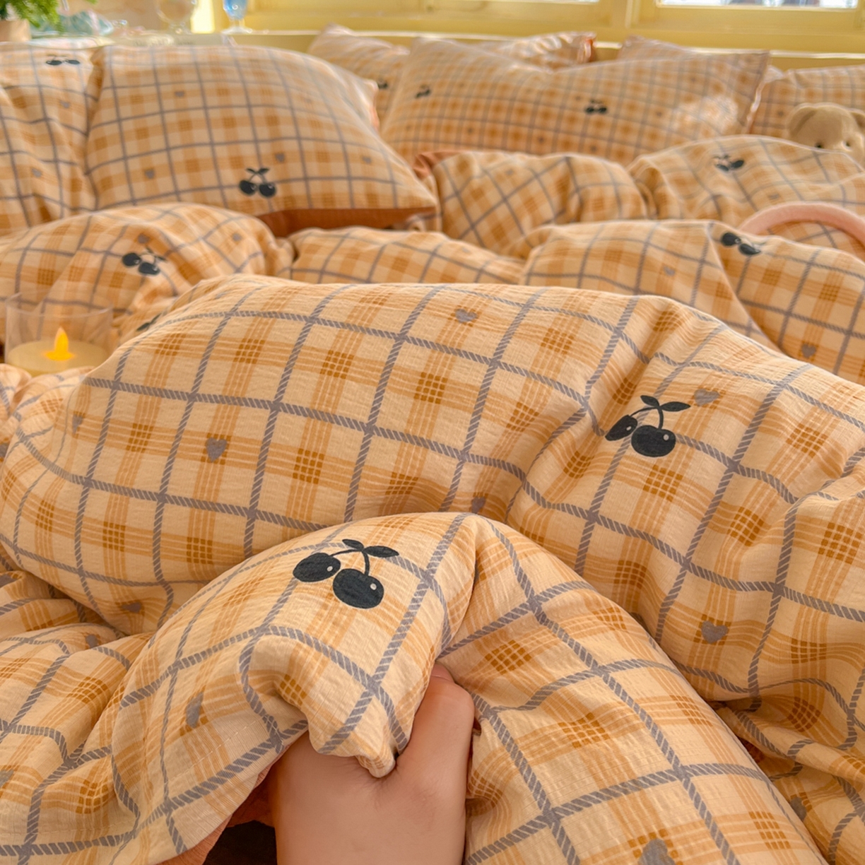 91家纺网 家纺一手货源 找家纺 玉海棠家纺 2025新款双层皱皱纱四件套 焦糖樱桃