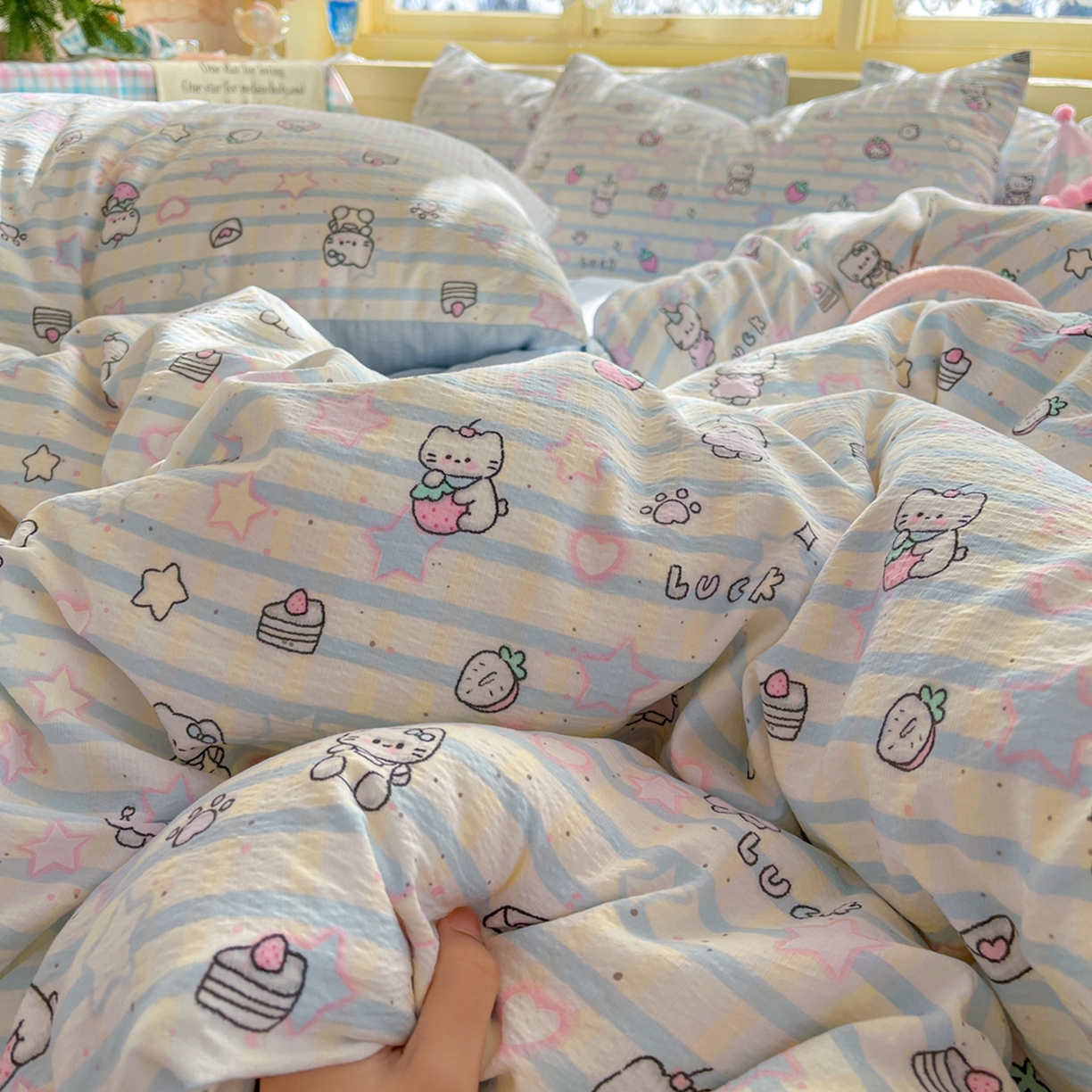 91家纺网 家纺一手货源 找家纺 玉海棠家纺 2025新款双层皱皱纱四件套 星光草莓猫