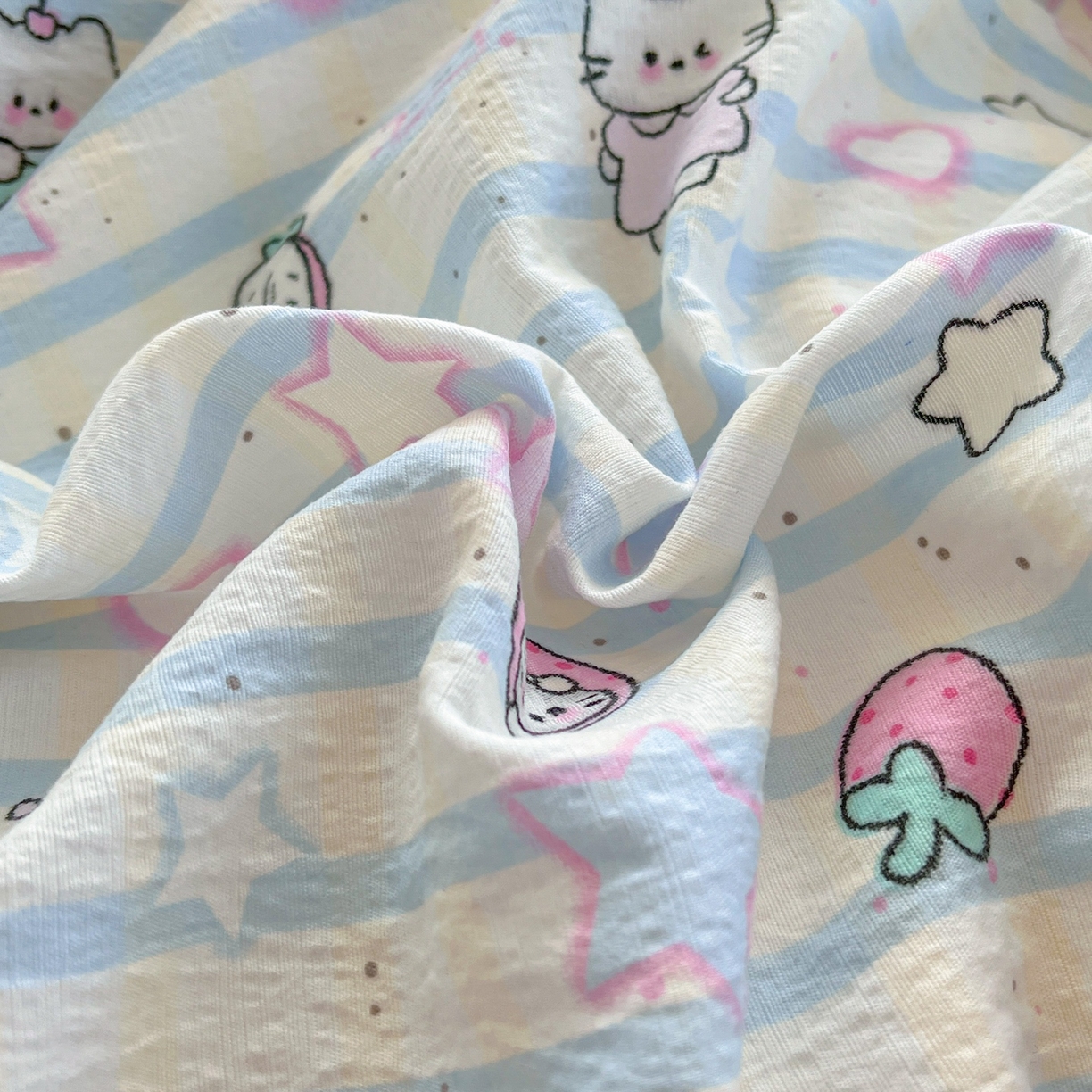 91家纺网 家纺一手货源 找家纺 玉海棠家纺 2025新款双层皱皱纱四件套 星光草莓猫