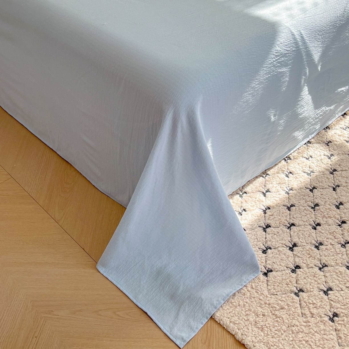 91家纺网 家纺一手货源 找家纺 玉海棠家纺 2025新款双层皱皱纱四件套 星光草莓猫