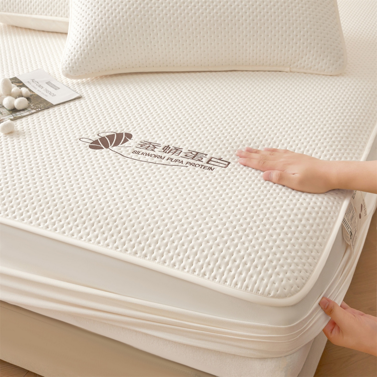 91家纺网 家纺一手货源 找家纺 居眠 2026新款蚕蛹蛋白夹层床笠贝尔夹棉床笠 贝尔-白