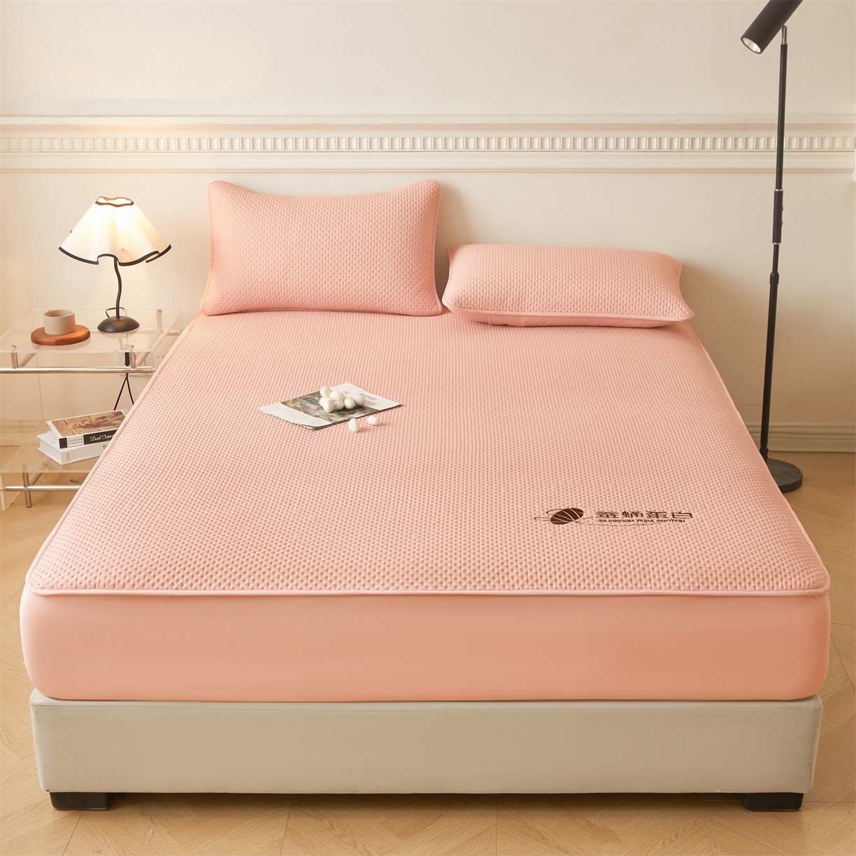 91家纺网 家纺一手货源 找家纺 居眠 2026新款蚕蛹蛋白夹层床笠贝尔夹棉床笠 贝尔-粉