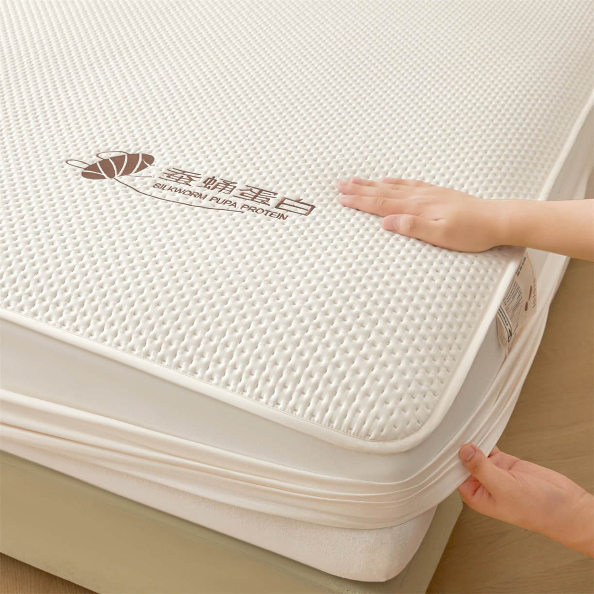 91家纺网 家纺一手货源 找家纺 居眠 2026新款蚕蛹蛋白夹层床笠贝尔夹棉床笠 贝尔-白