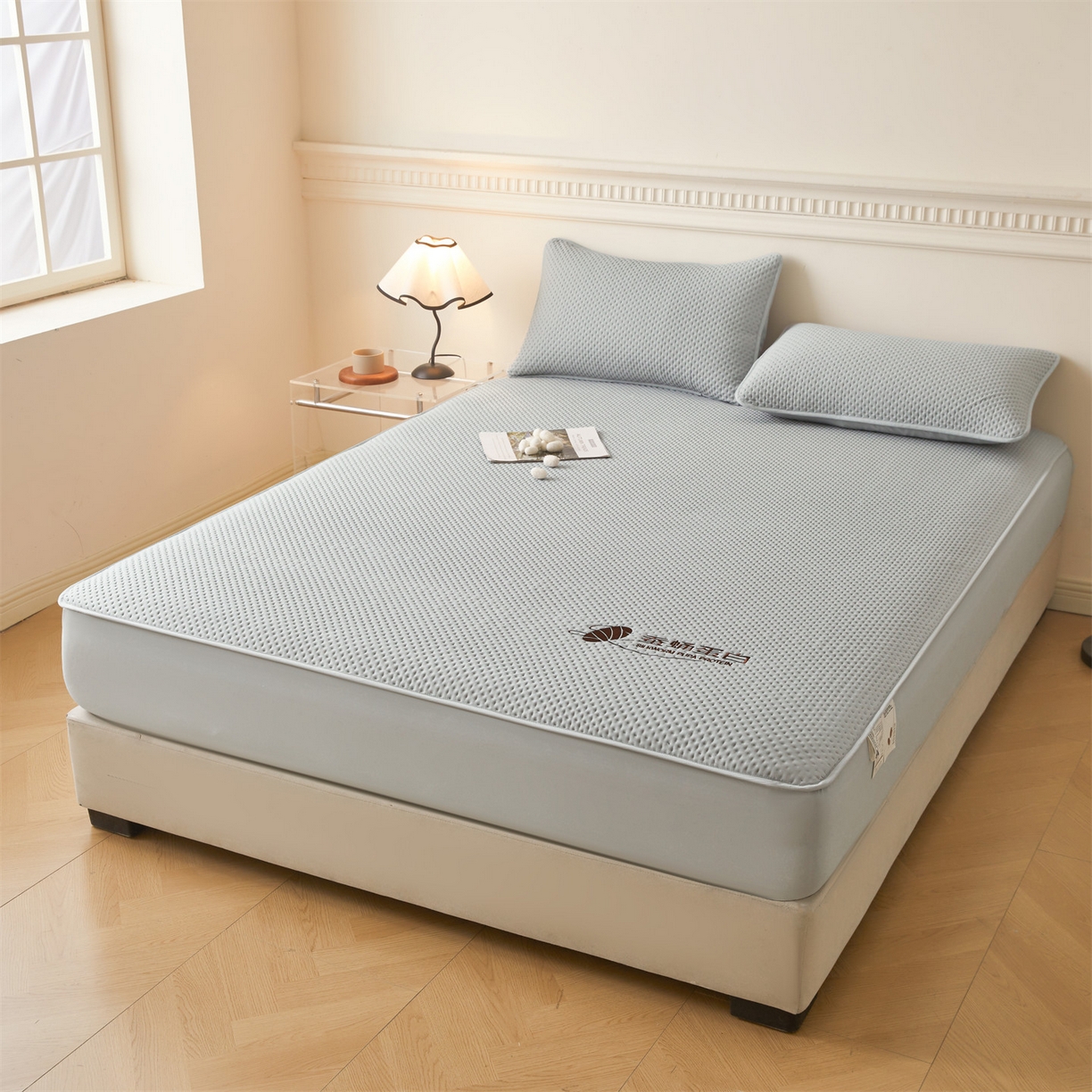 91家纺网 家纺一手货源 找家纺 居眠 2026新款蚕蛹蛋白夹层床笠贝尔夹棉床笠 贝尔-灰