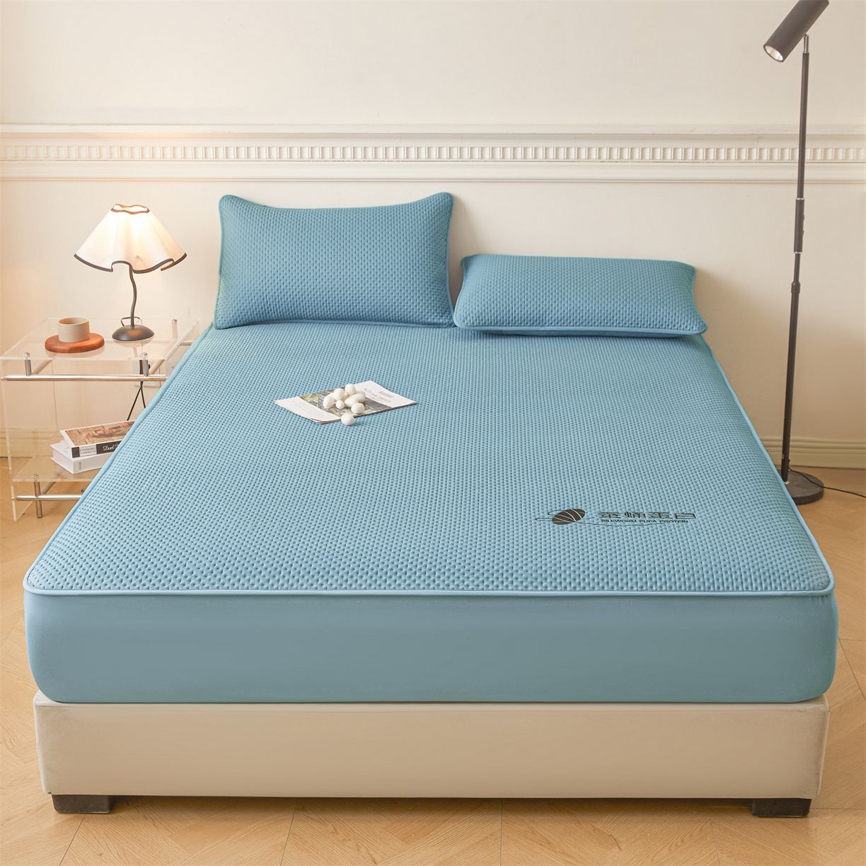 91家纺网 家纺一手货源 找家纺 居眠 2026新款蚕蛹蛋白夹层床笠贝尔夹棉床笠 贝尔-蓝