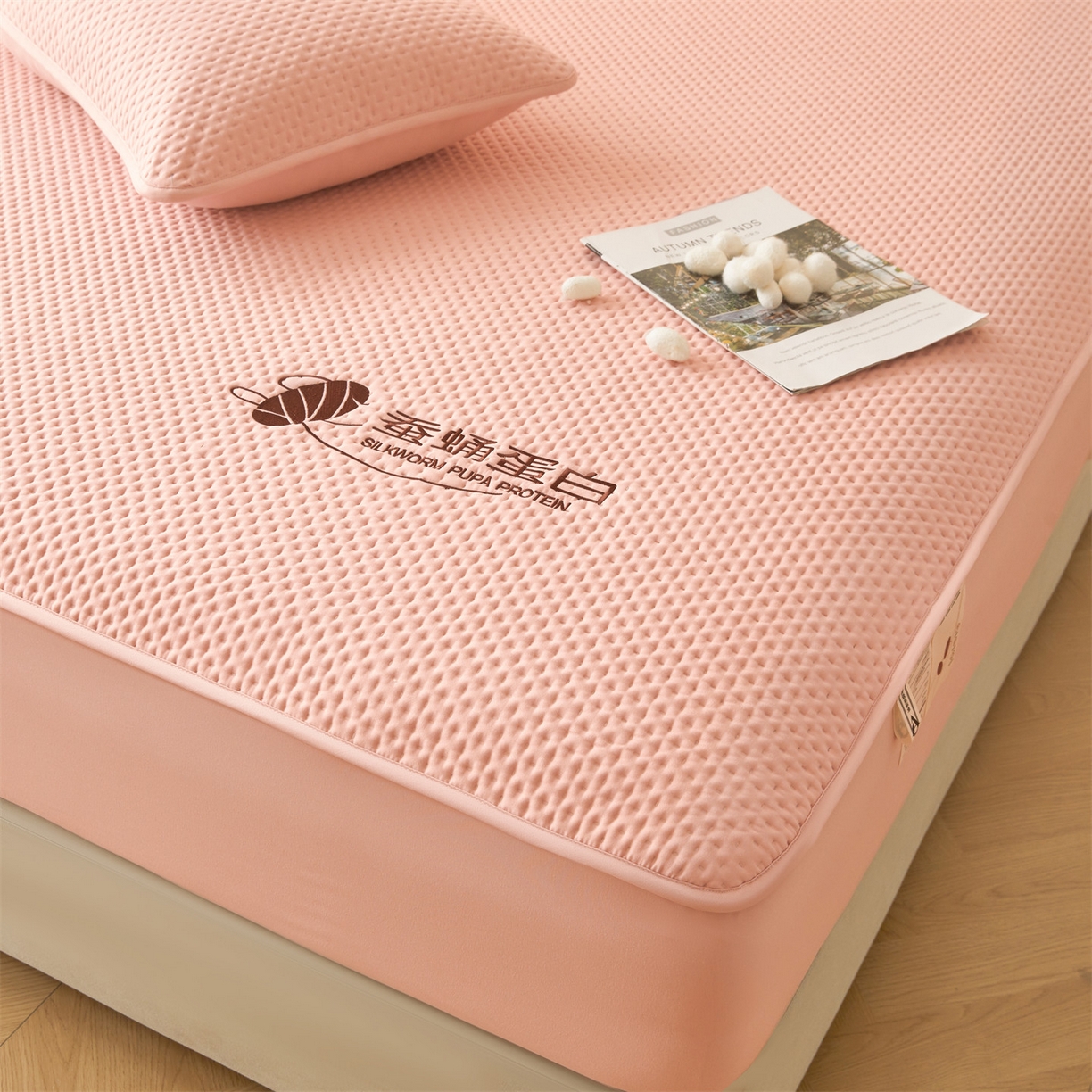 91家纺网 家纺一手货源 找家纺 居眠 2026新款蚕蛹蛋白夹层床笠贝尔夹棉床笠 贝尔-粉