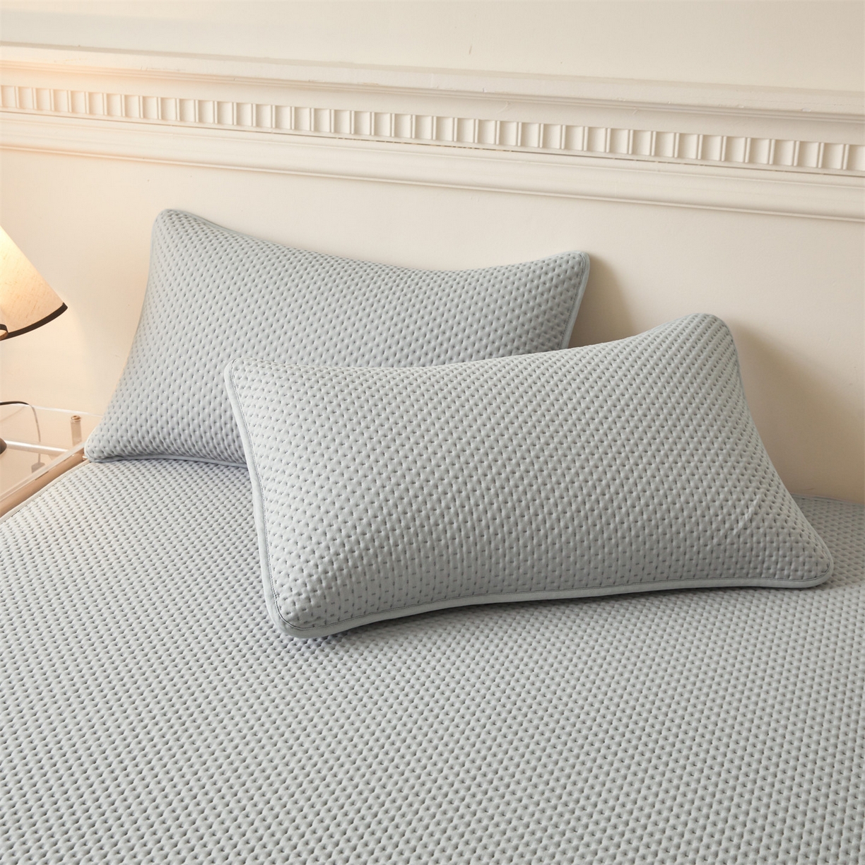 91家纺网 家纺一手货源 找家纺 居眠 2026新款蚕蛹蛋白夹层床笠贝尔夹棉床笠 贝尔-灰